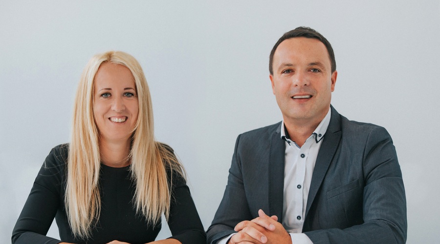 Ana in Mitja Vezovišek: Finančni stres je svetovni problem! Toda Slovenci … (foto: Vezovišek in partnerji)