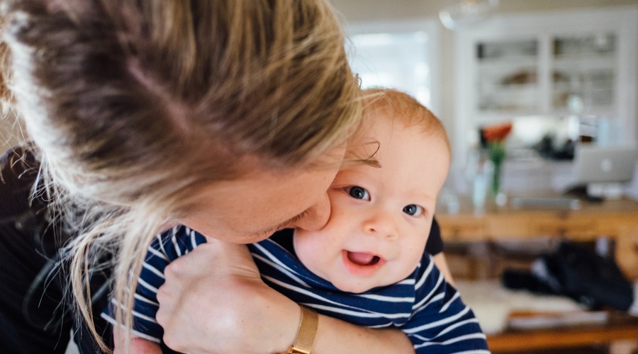 Kritika sodobnih mam (foto: Unsplash)