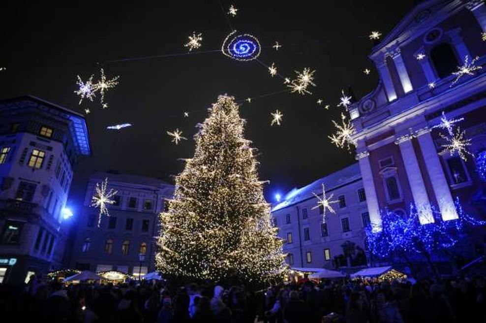 S slovesnimi prižigi prazničnih luči po Sloveniji v čarobni december (foto: Nebojša Tejić/STA)