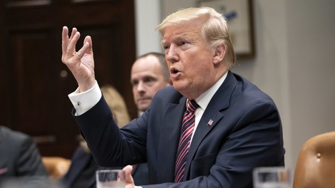 Trump za večjo porabo vode: "Saj je dovolj vode. Pada dol. Temu se reče dež."