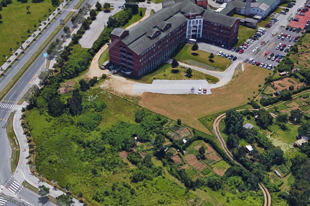 Dražba zemljišča bo samo zato, da bi Janković preveril njegovo ceno (foto: Google zemljevid/STA)