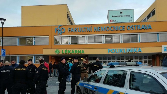 Več mrtvih v streljanju na urgenci bolnišnice na Češkem (foto: Twitter/STA)