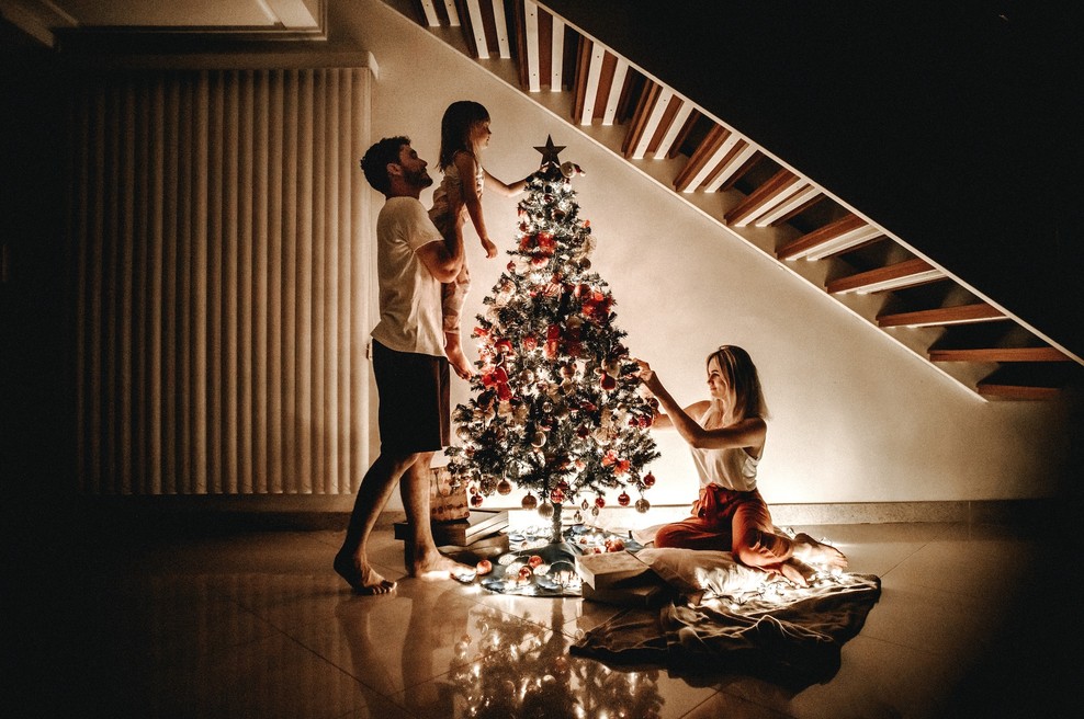 Decembrski prazniki: prisiljena sreča in prisila povezanosti (foto: Unsplash)