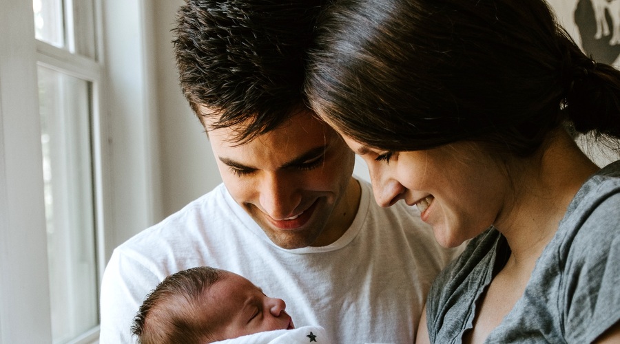 “Ne želiva, da komentirate, ali sva dobila dečka ali deklico” (foto: Unsplash)