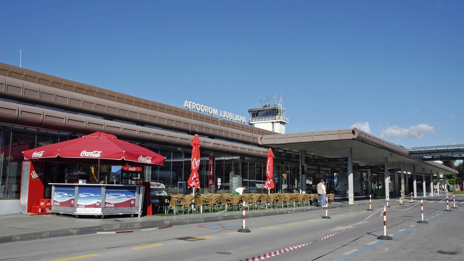 
                            Kljub propadu Adrie Airways na ljubljanskem letališču živahno (foto: profimedia)