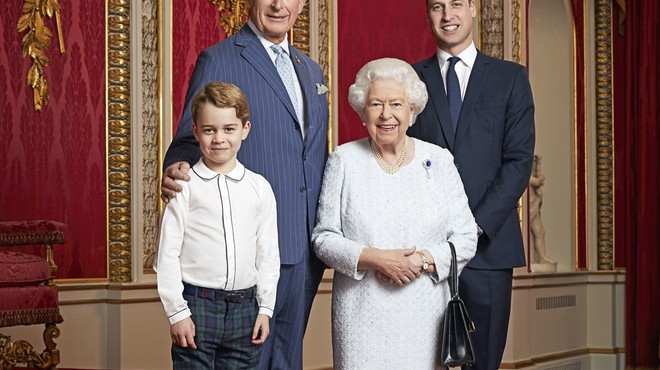 Nov portret britanske kraljice s prestolonasledniki ob začetku desetletja (foto: profimedia)