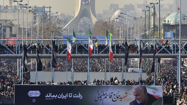 
                            V Teheranu množično slovo od iranskega generala, po svetu zaskrbljeni (foto: profimedia)