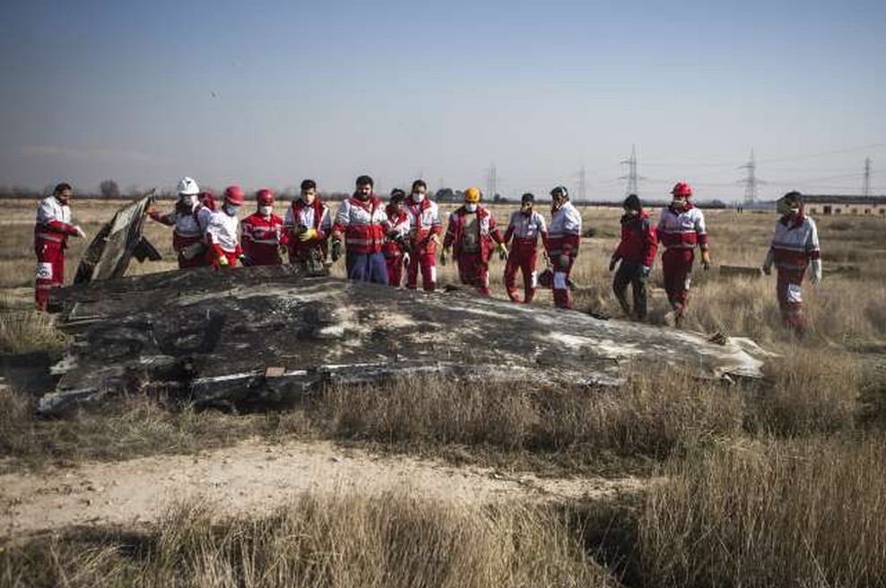 Na ukrajinsko letalo sta bili izstreljeni dve raketi, priznava Iran (foto: Xinhua/STA)