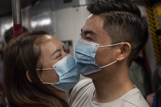 Število žrtev novega virusa narašča, na Kitajskem v izolacijo dodatna mesta