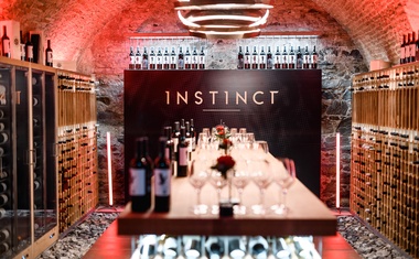 Grajska vinoteka Strelec na Ljubljanskem gradu ob predstavitvi nove linije Instinct iz vinske kleti Puklavec Family Wines.