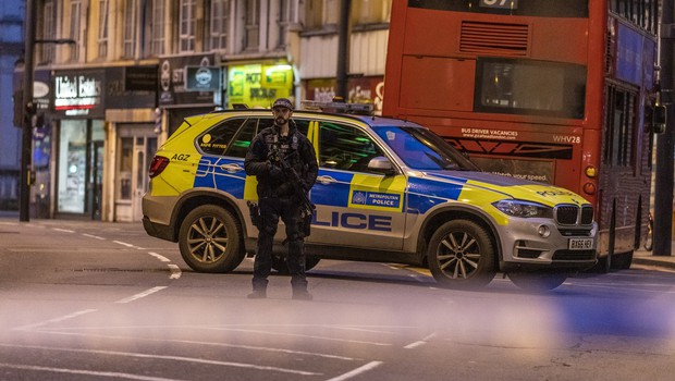 
                            Policija v Londonu ubila moškega, ki je zabodel dva človeka (foto: profimedia)