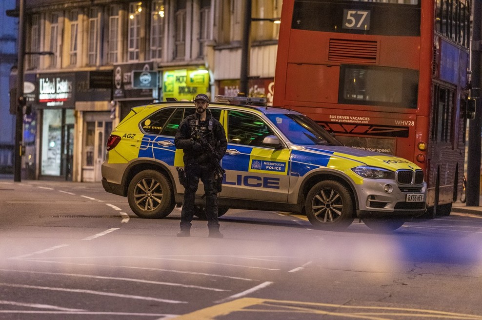 Policija v Londonu ubila moškega, ki je zabodel dva človeka (foto: profimedia)