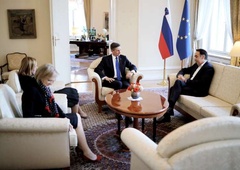 Pahor začel posvetovanja s poslanskimi skupinami