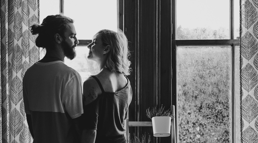 V postelji se je obrnila stran od mene. Zakaj? Ni povedala! (piše: Petra Windschnurer) (foto: Unsplash)