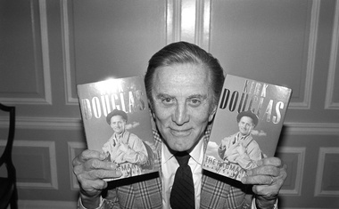 Hollywoodska legenda Kirk Douglas umrl star 103 leta