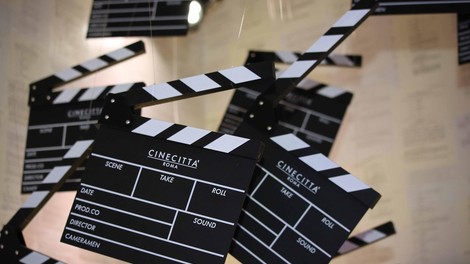 Podelitev oskarjev letos drugič brez voditelja in v znamenju #OscarsSoMale