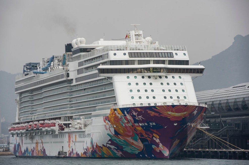 Konec karantene na križarki World Dream v Hongkongu (foto: profimedia)