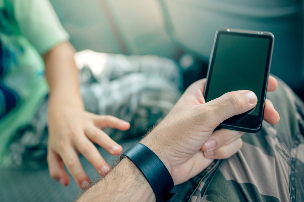 Imata starša raje svoj telefon kot mene? (foto: profimedia)