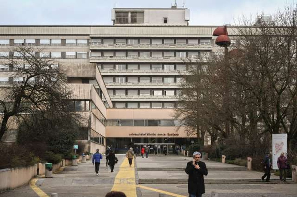 V UKC Ljubljana zapolnjeni intenzivni oddelki, zaradi gripe umrlo devet bolnikov (foto: Nebojša Tejić/STA)