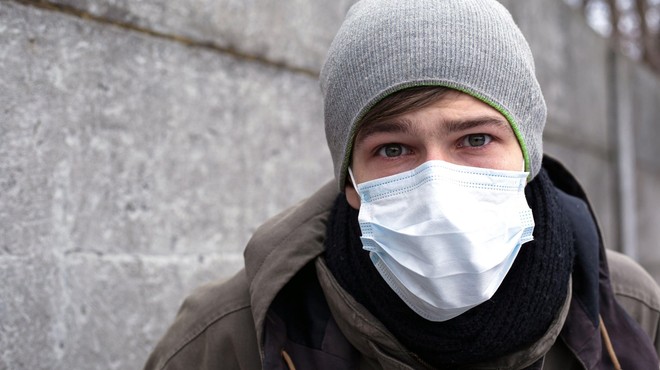 V Sloveniji nošenje zaščitnih mask zaradi koronavirusa ni potrebno (foto: profimedia)