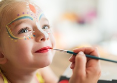 Pustna ličila: večina vsebuje neželene kemikalije, ki so še posebej problematične za otroke!