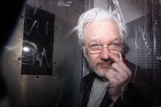 Zdravniki opozarjajo na neustrezno zdravstveno oskrbo Assangea v Londonu
