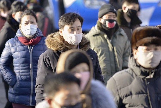 Na Kitajskem že več kot 2000 smrtnih žrtev, na Japonskem izkrcavajo potnike