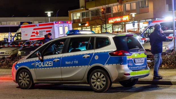 
                            V nemškem mestu Hanau v dveh streljanjih umrlo 11 ljudi (foto: profimedia)