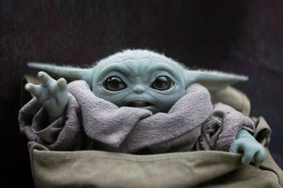 Zaradi novega koronavirusa zamude v dostavi igrač Baby Yoda (foto: profimedia)