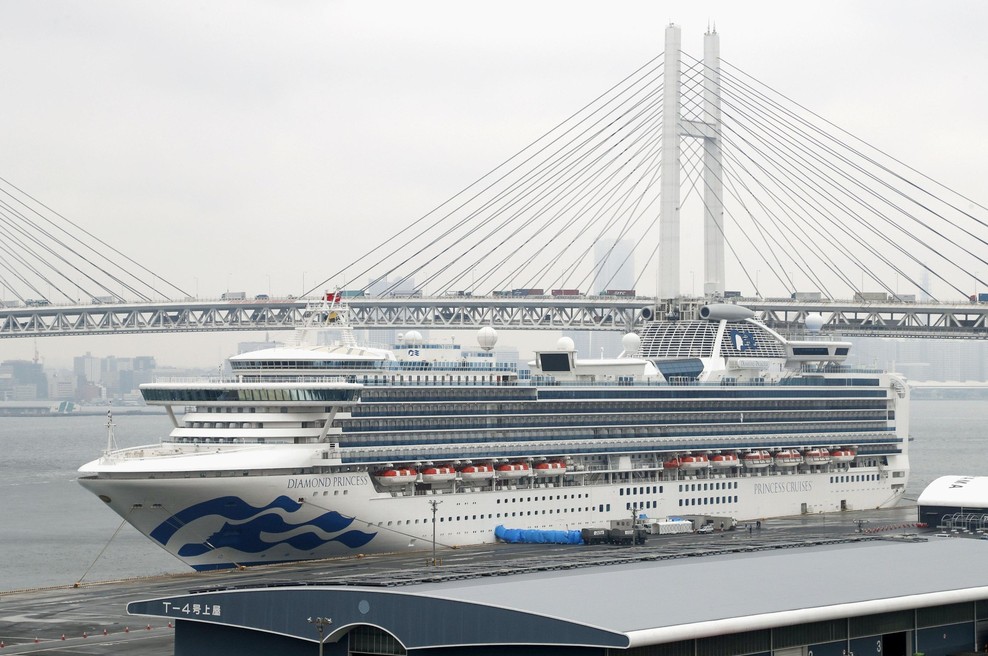Več deset ljudi, ki so zapustili Diamond Princess, kaže znake okužbe (foto: profimedia)