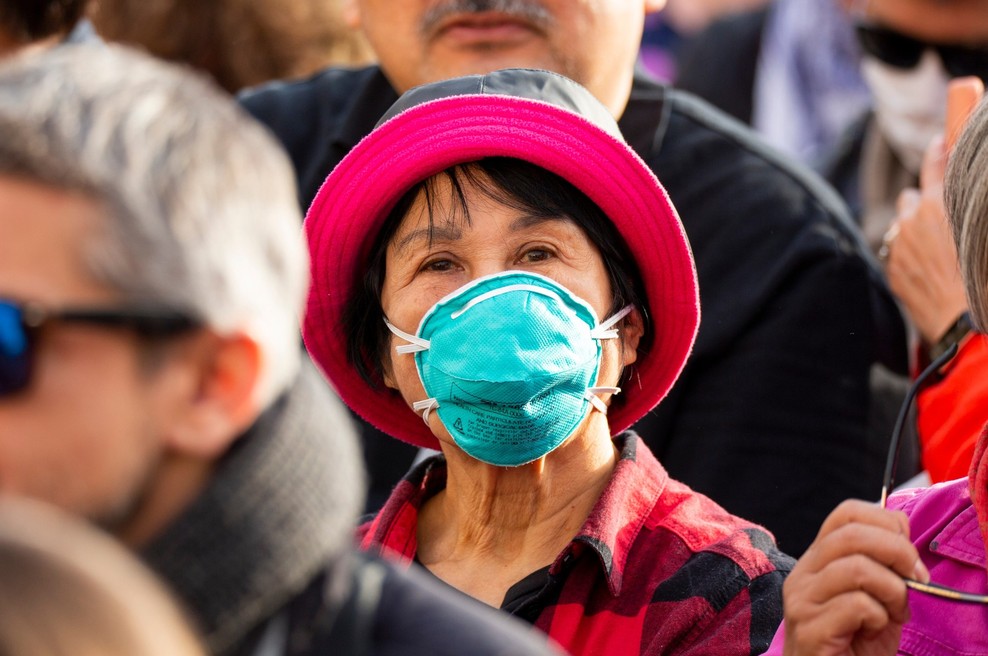 Novi koronavirus najbolj ogroža starejše bolnike s kroničnimi boleznimi (foto: profimedia)