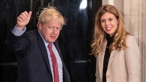 Britanski premier Johnson s partnerko Carrie pričakuje otroka