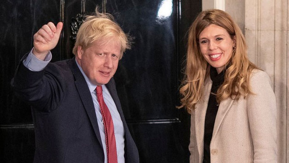 
                            Britanski premier Johnson s partnerko Carrie pričakuje otroka (foto: profimedia)