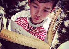 13-letnik je postal Instagram zvezda potem, ko so ga vrstniki zasmehovali zaradi ljubezni do knjig