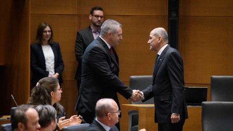 Janeza Janšo izvolili za predsednika vlade