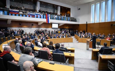 Janeza Janšo izvolili za predsednika vlade