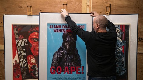 Iztržek na dražbi starih filmskih plakatov trikratno presegel pričakovanja