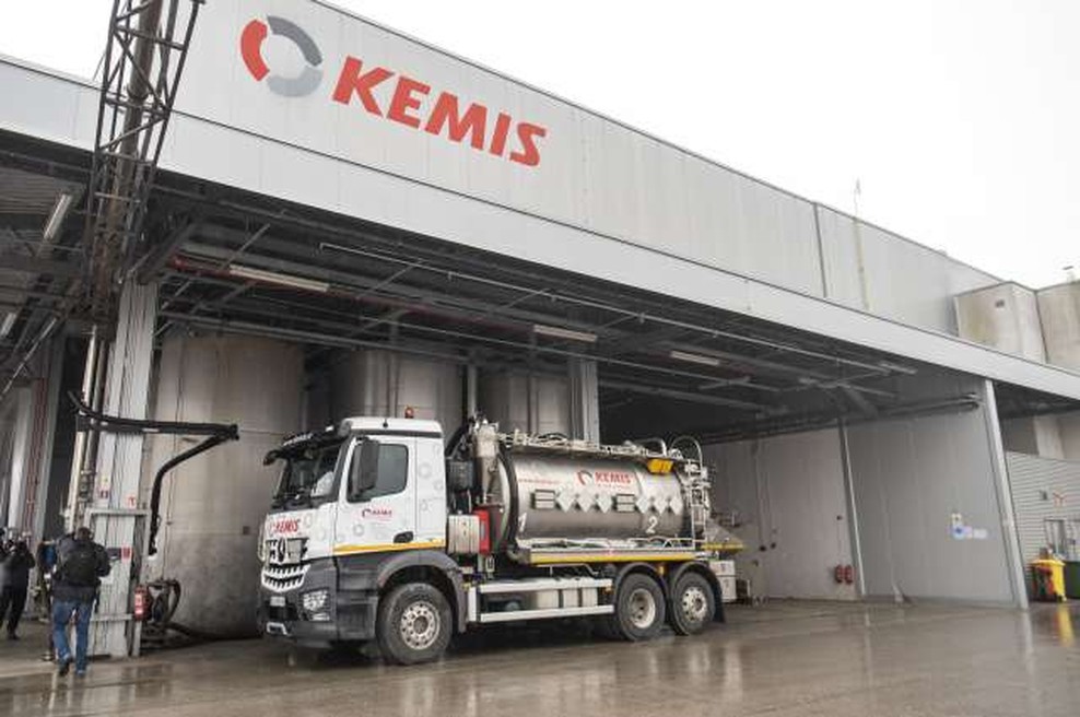 Kemisu brez vročene odločbe izklopili elektriko, kmalu še odklop vode (foto: STA/Bor Slana)