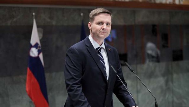 
                            Novi predsednik DZ Igor Zorčič je napovedal odprt dialog in spoštovanje (foto: STA/Daniel Novakovič)