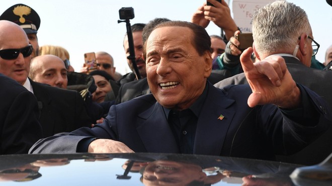 Silvio Berlusconi po 12 letih končal s 34-letnico in zdaj hodi s 30-letno poslanko (foto: profimedia)