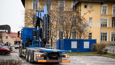 Koronavirus: za jemanje brisov bodo postavili 36 zabojnikov pred zdravstvenimi domovi
