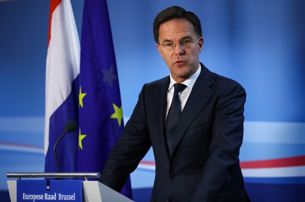Nizozemski premier se je javno pregrešil zoper svoj nasvet proti širjenju koronavirusa (foto: profimedia)