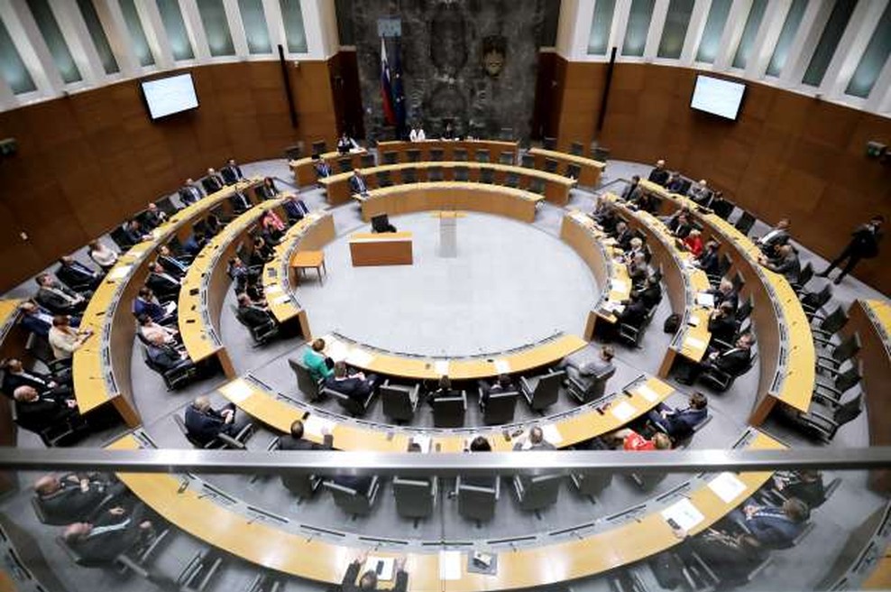 DZ potrdil ministrsko ekipo Janševe vlade (foto: Daniel Novakovič/STA)