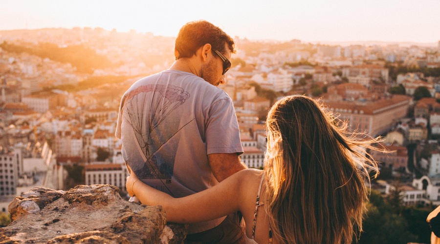 "Ugotovila sem, da si mož dopisuje s sodelavko in zdaj mu ne zaupam več!" (foto: Unsplash)