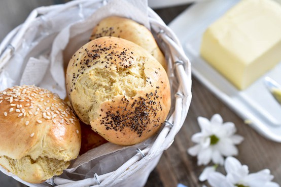 Kako narediti kruh brez kvasa (in drugi recepti, ki pridejo prav v času epidemije)