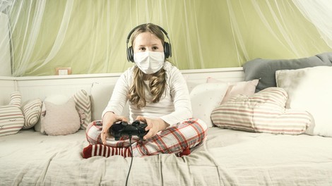 Da bodo otroci varni na internetu tudi med epidemijo koronavirusa