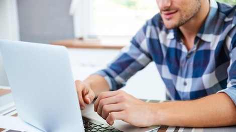 Koronavirus nas je naučil pravilno uporabljati internet in socialne medije (piše: Darjo Hrib)