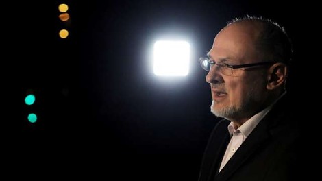 Vlada odslej s spremenjenim načinom komuniciranja o epidemiji