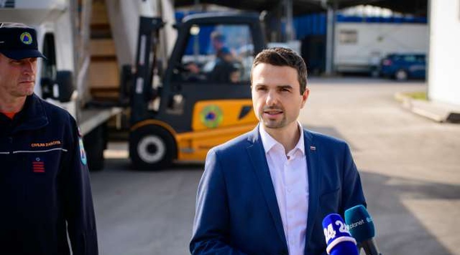 V Slovenijo prispelo novih 300.000 zaščitnih mask (foto: Nebojša Tejić/STA)