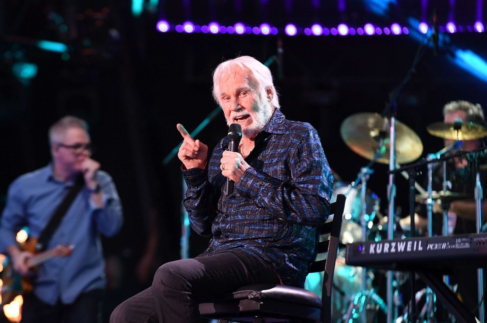 V 81. letu umrl legendarni country pevec Kenny Rogers (foto: profimedia)